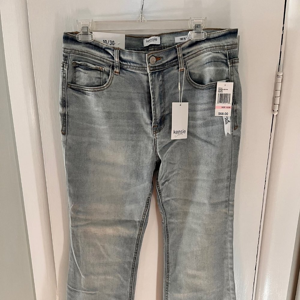 Kensie Light Wash High Rise Flare Jeans NWT